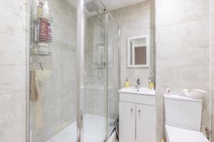 Shower room- click for photo gallery
